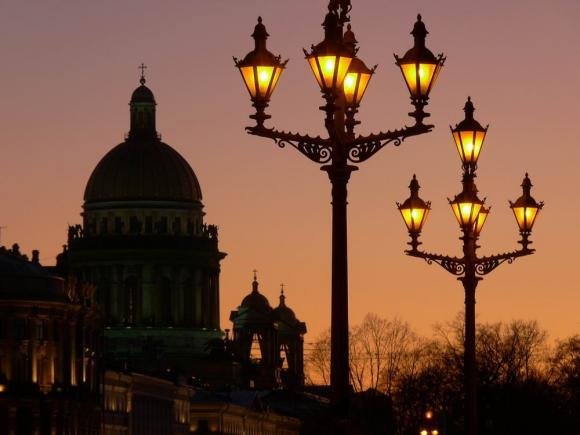 В Петербурге ответственность за уличное освещение передано ЛЕНСВЕТу